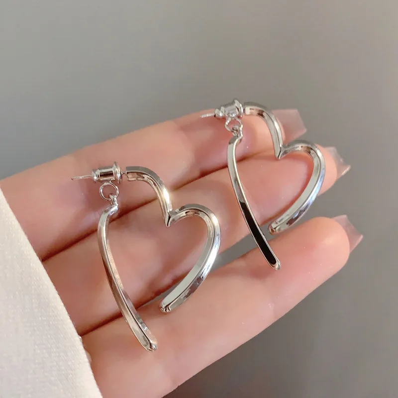 مزاجه بسيط غير النظامية القلب هندسية الأقراط s925 الفضة إبرة المرأة ارتداء اليومي مجوهرات الأزياء