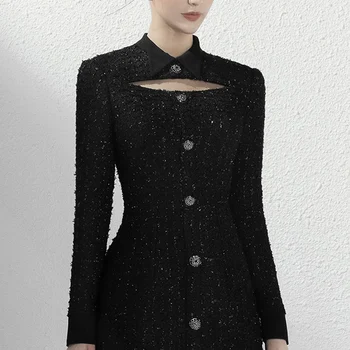 ร้านตัดเสื้อ ชุดเดรสสีดําเล็กๆ...