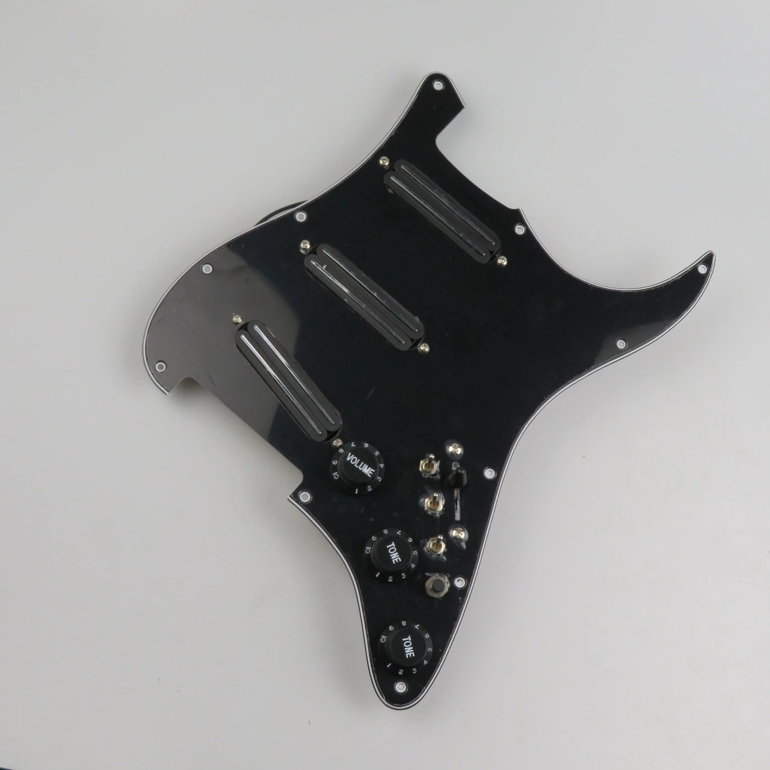 Best Offer Prewired SSS Black Rail Single Coil Loaded Gloss Black 3-Ply Pickguard Assembly for ST Str/at Guitar