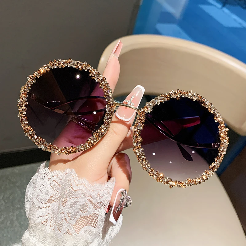 نظارات الموضة الجديدة الماسية للسيدات، وجه نحيف، نظارات شمسية عصرية عالية الجودة، إطلاق النار في الشوارع.