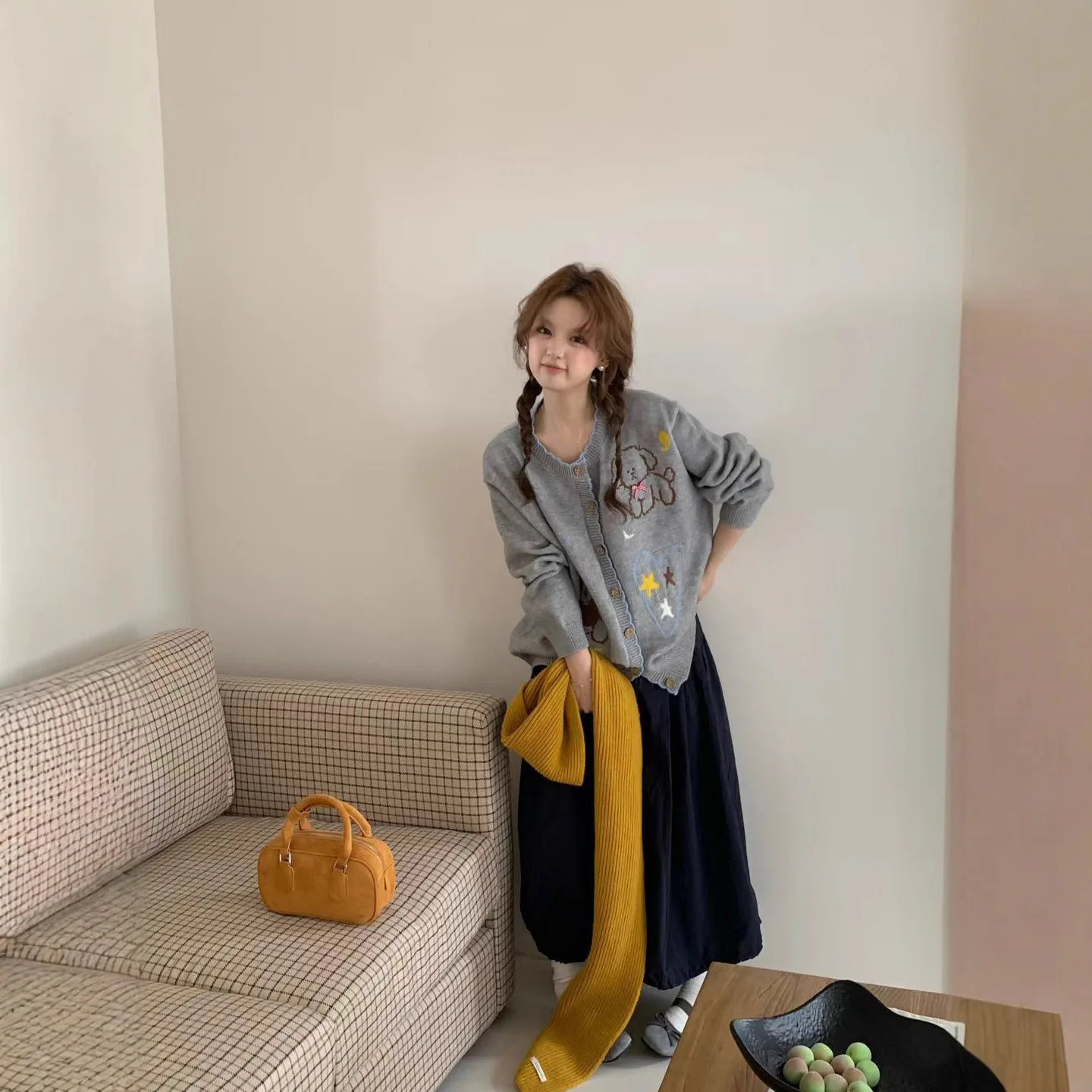 

Корейская версия 2025 года, новый свободный свитер средней длины с круглым вырезом для женщин, вязаный свитер с рисунком ленивого стиля, женский кардиган