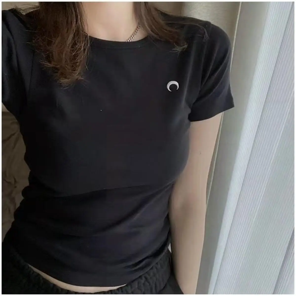 Casual Top Kurzarm T-Shirt Damen Einfarbig Slim Fit Koreanische Mode Stickerei Mond Elastisch Rundhals Klassisch Einfach