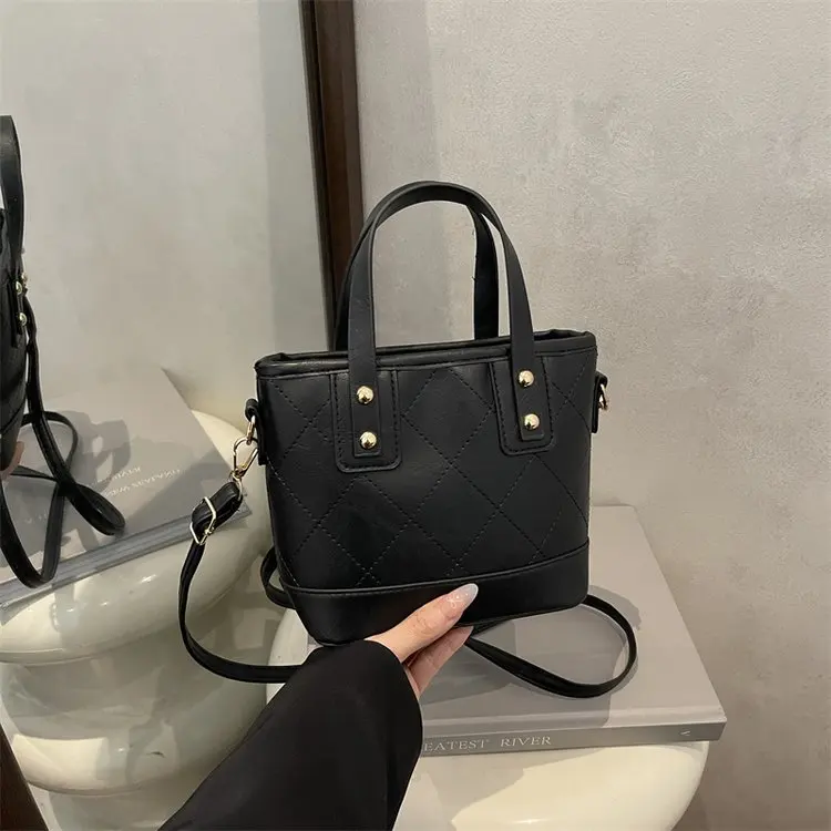 

2025 Autumn Women's Vintage Tote Bag, Retro Genuine Leather Multi-way Shoulder Crossbody Purse, Quilted Large Capacity Handbag