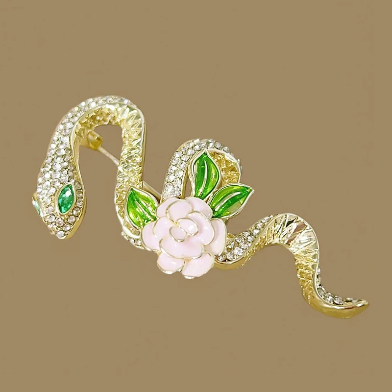 

2025 Luxury Rhinestone Snake Brooch For Women Men Trendy Zinc Alloy Lapel Pins Animal Design Badge Jewelry Accessories Gift