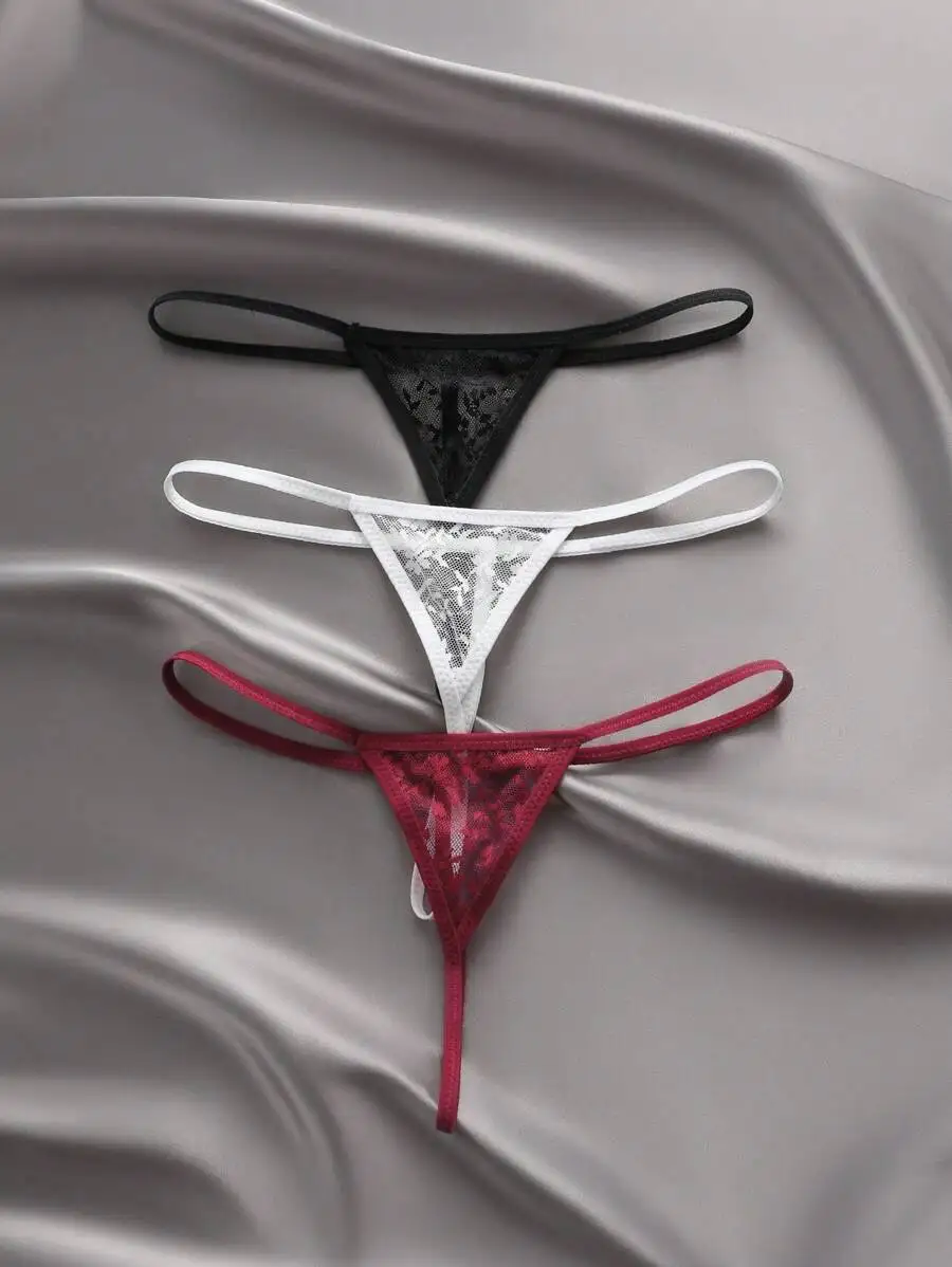 

Комплект из 3 женских трусиков-стрингов с цветочным кружевом - черный, белый, красный