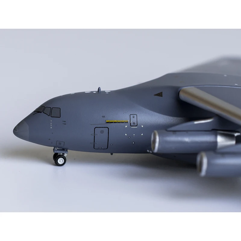 Diecast 1/400 Scale Chinese Air Force Y-20 Kunpeng Transport Aircraft Alloy Aircraft Model Collection Souvenir Ornaments Display