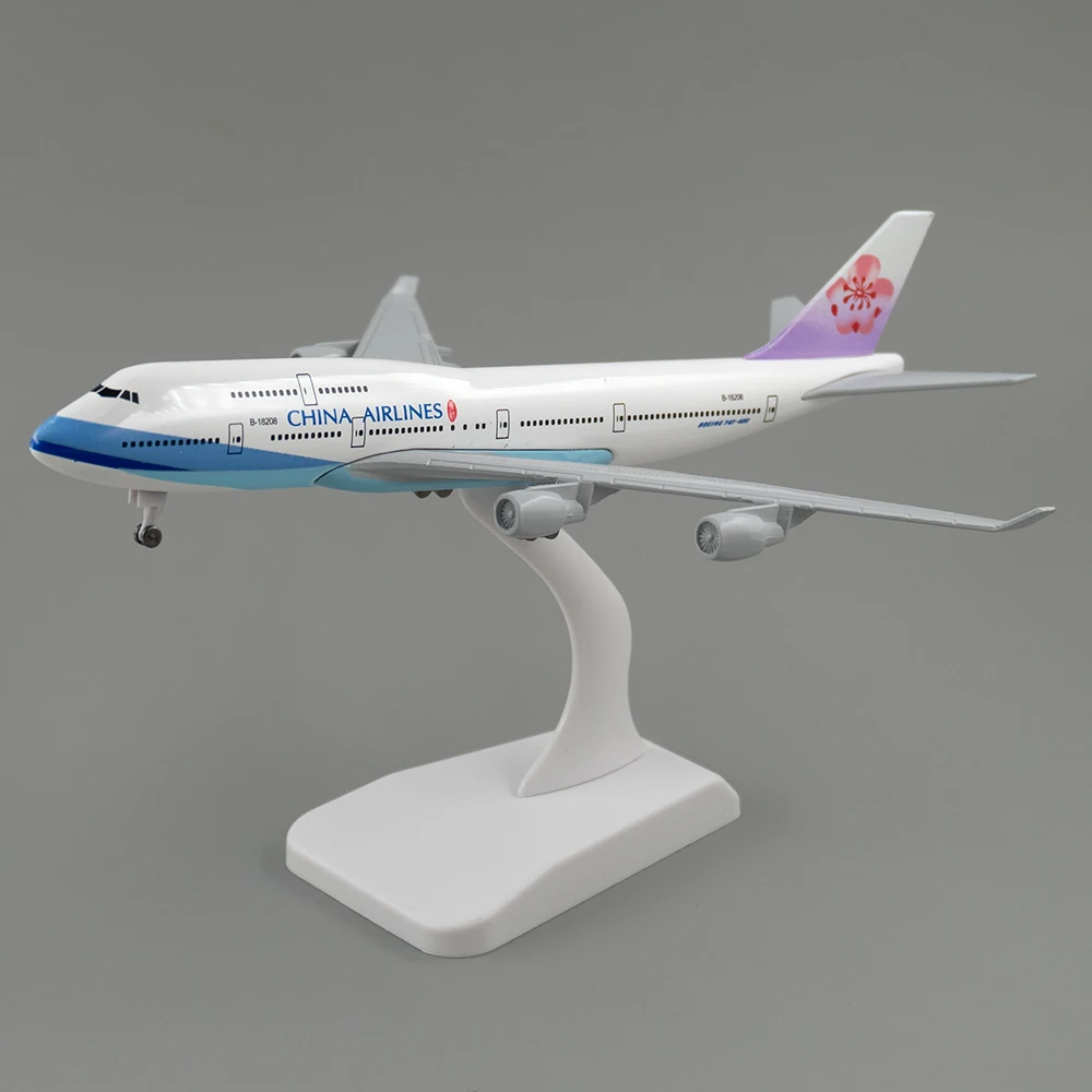 20cm Aircraft China Airlines Boeing 747 with Landing Gear Taiwan B747 Alloy Airplane for Collection Desk Decoration