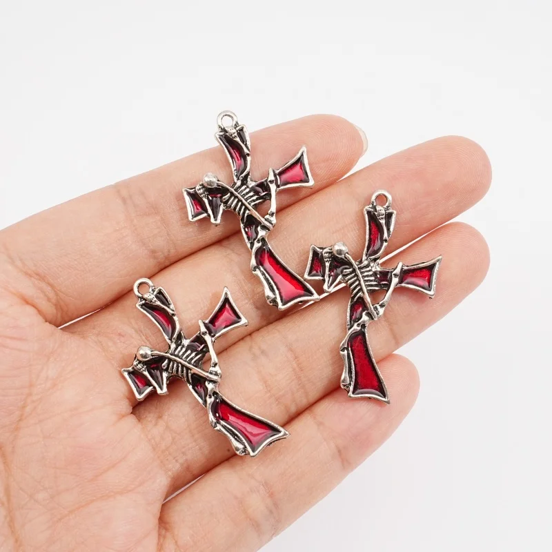 Colgante de cruz gótico plateado con esqueleto rojo de imitación de esmalte, accesorios para hacer collares y pulseras, 5 uds.
