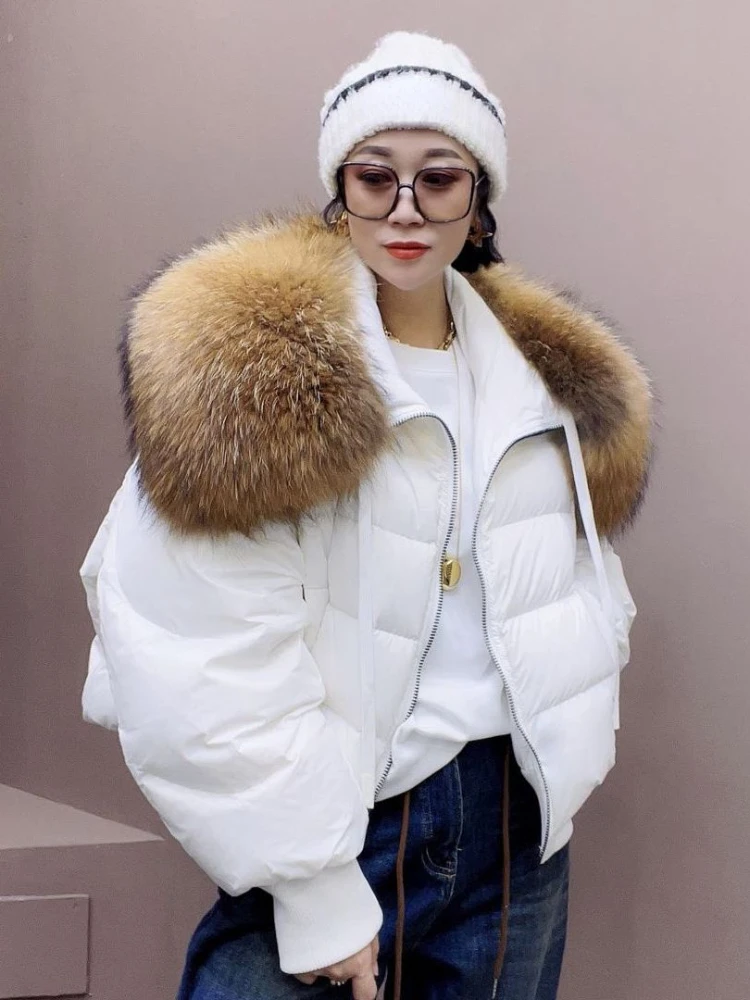 

MENINA BONITA 2023 Autumn Winter Women Fur Collar Down Jacket Loose Hooded White Duck Down Fashion Thickened Warm Raccoon Fur