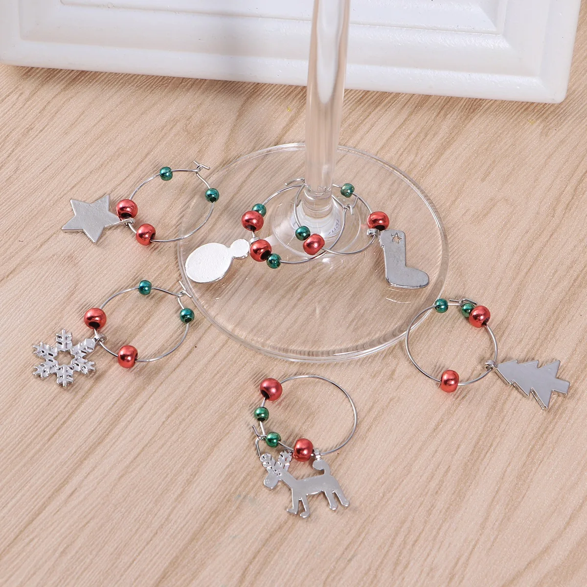 

6Pcs Wine Glass Rings Christmas Style Drink Identifier Charms Fine Craftsmanship for Holiday Events Margarita Martini Glass Tags