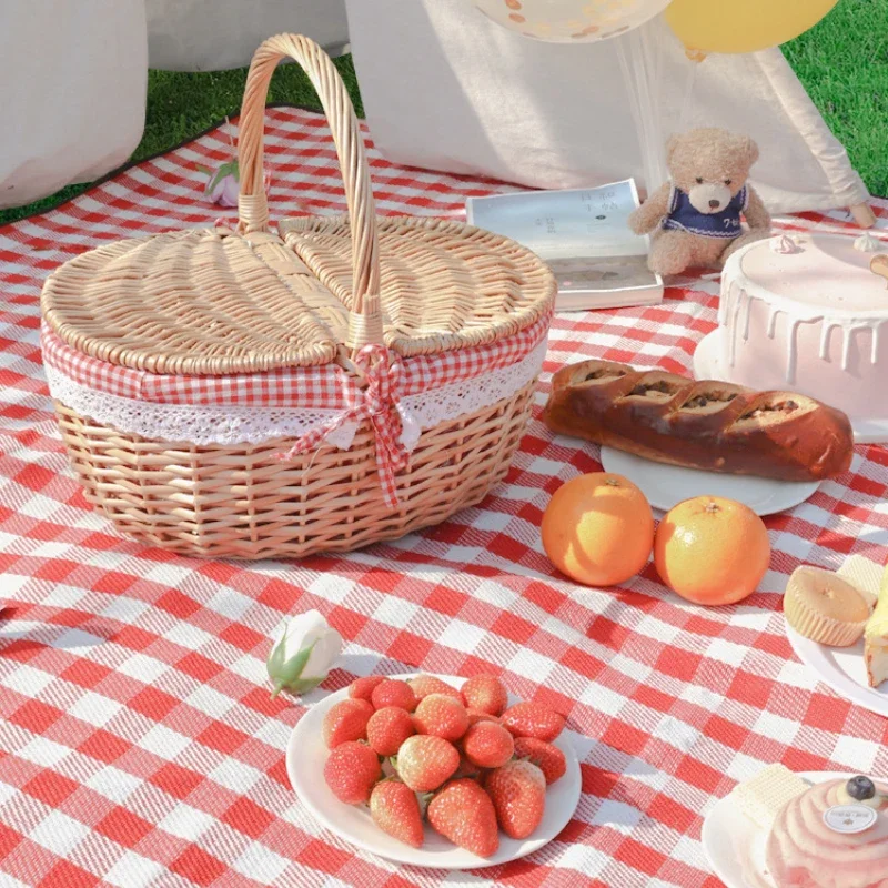 

Cute Wicker Basket with Handles Gift Picnic Basket with Lid Woven Storage Basket for Outdoor and Indoor Use Photograph Prop