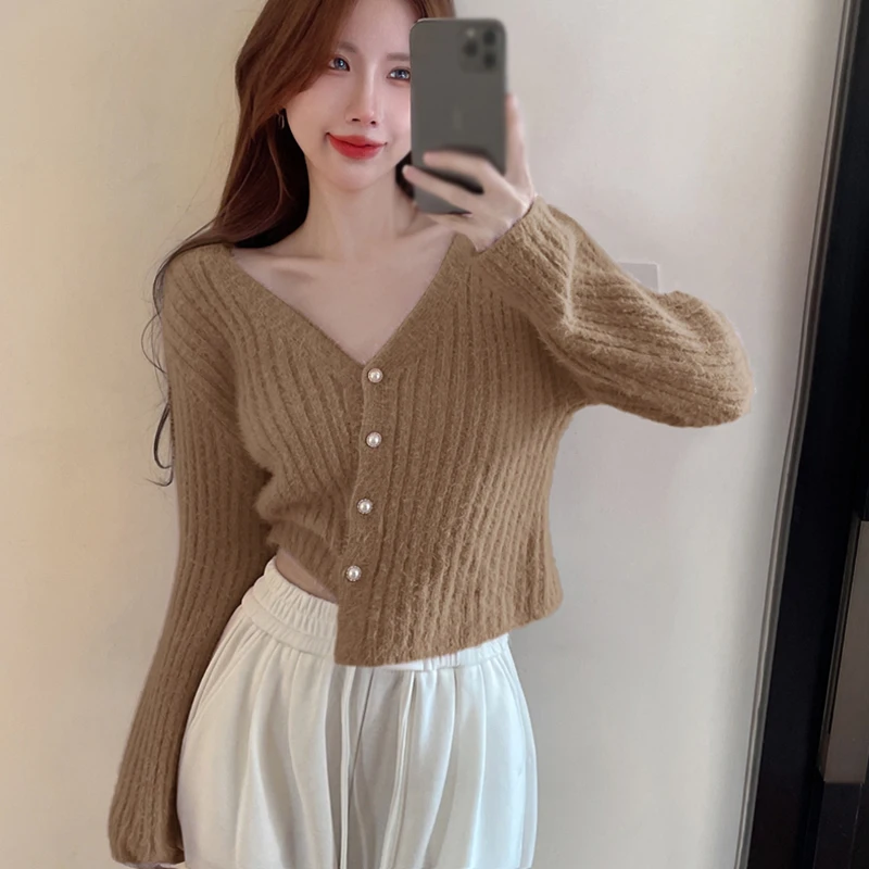 Elegant Women\'s  V-Neck Sweater Artificial Mink Fur Short Style Solid Color Long Sleeve Knitted Pearl Buckle Decoration Cardigan