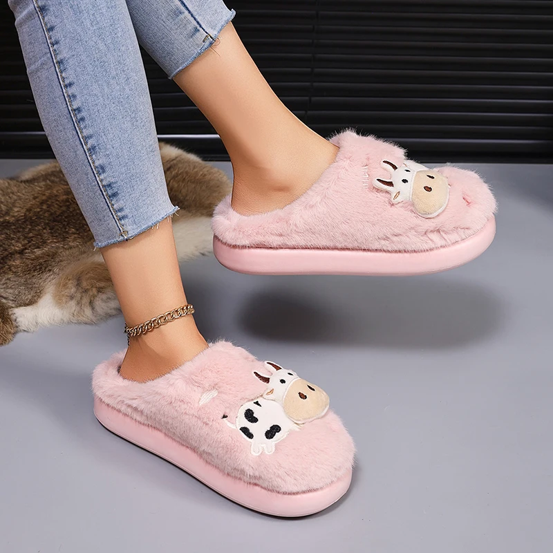 3D-Kuh-Plüsch-Hausschuhe für Damen, warme, flauschige Mules für den Winter, Mädchen-Freizeit-Hausschuhe, flauschige Fell-Slides, Unisex, weiche Plateausohle – Detail 10