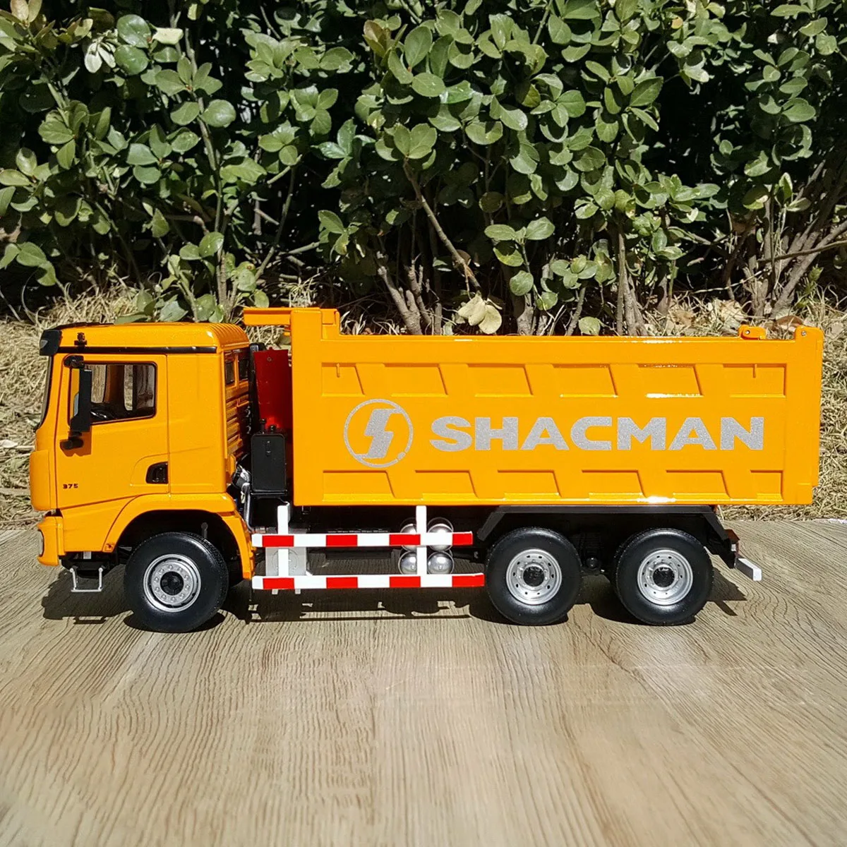 1:24 Scale Diecast Alloy X3000 F3000 Engineering Transportation Dump Truck Toys Cars Model Classics Adult Gifts Static Display