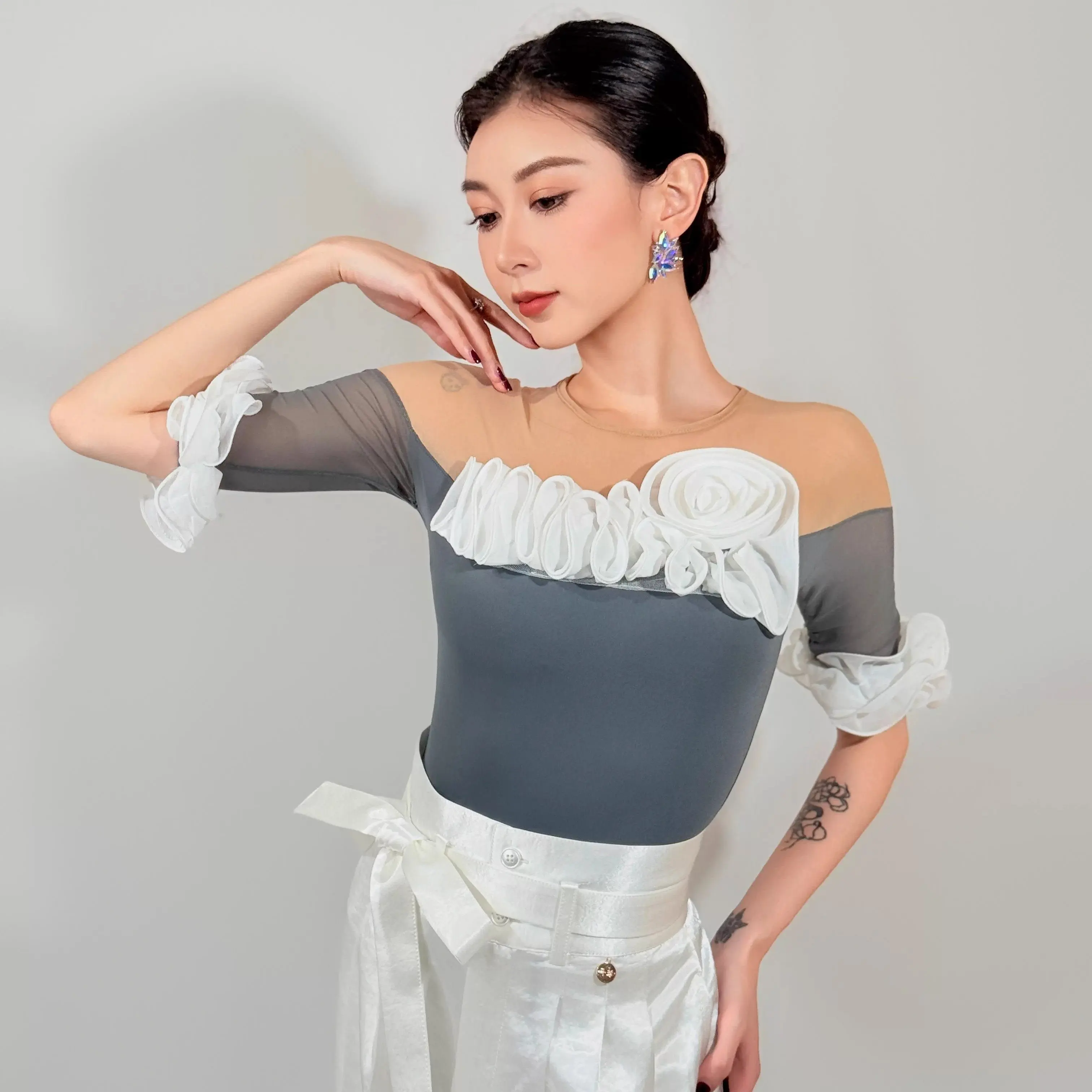 2025 norme nationale danse moderne danse demi manches maille dentelle haut valse pratique vêtements danse latine vêtements femmes DN21309