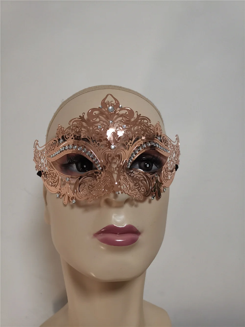 Fashion 2 Color Metal Filigree Venetian Beautiful Luxury Masquerade Mask Mardi Gras Party Sexy Eye Mask Macka with Rhinestones