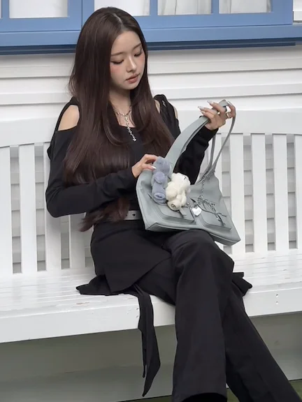 

Black Sexy Long Sleeve T-Shirt Shoulder Bared Slim Fit Versatile Fashionable Chinese Brandless Women's Top for Spring