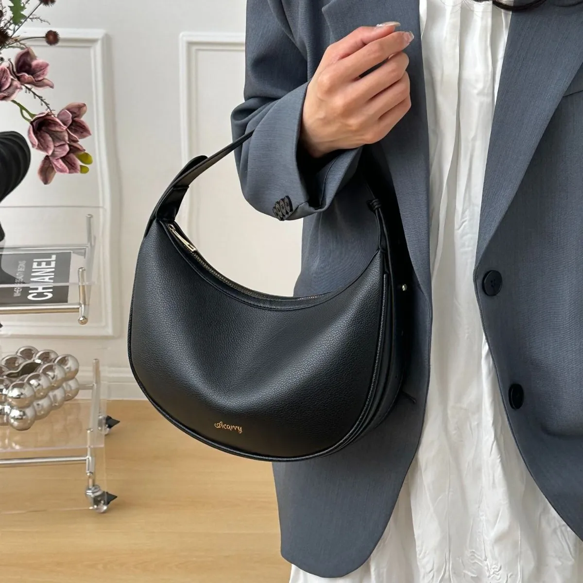 

2025 New! Women's Crescent Saddle Bag | Premium PU Leather | Chic Design | Handheld/Shoulder/Underarm
