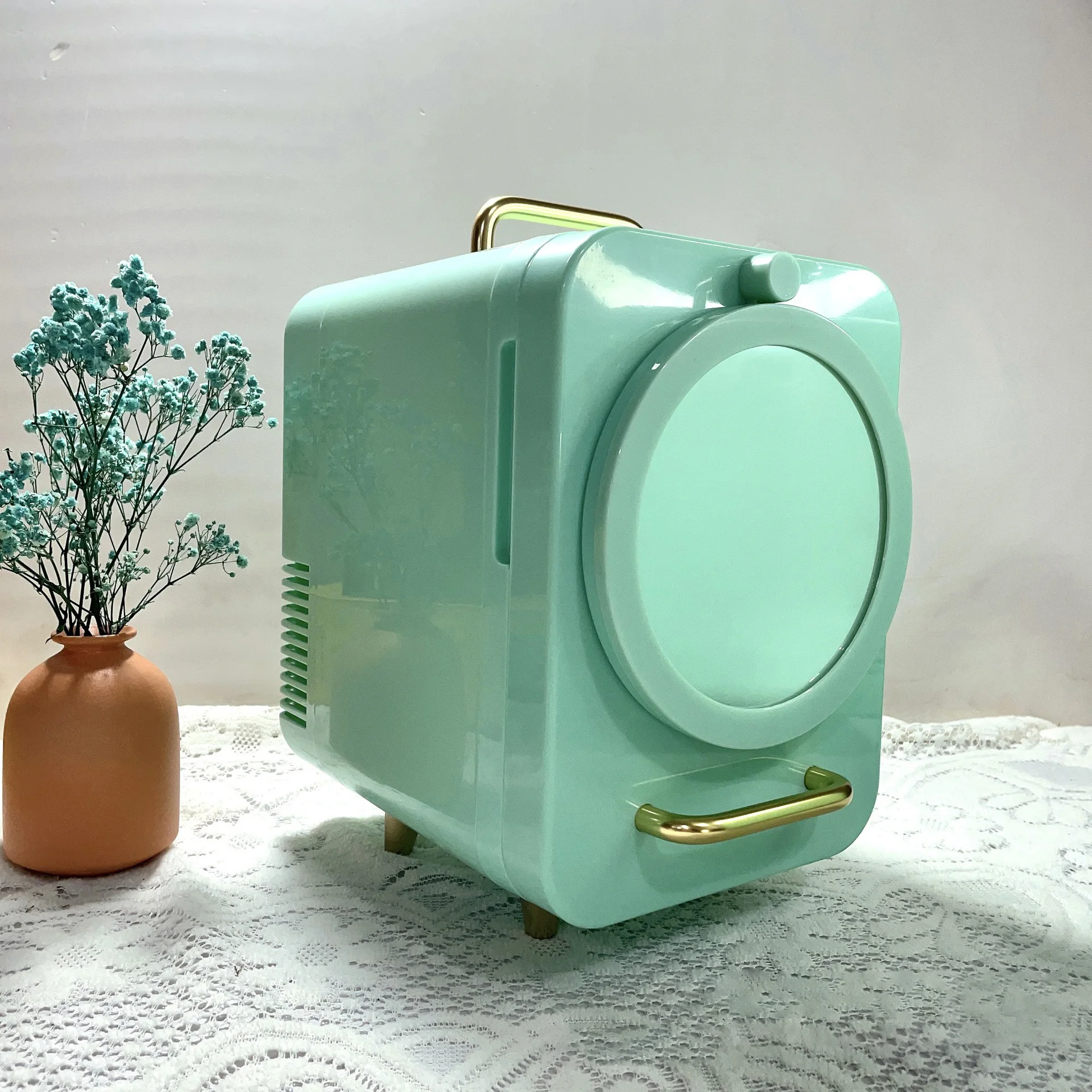

Factory Direct Sale Small Portable New Mini Refrigerator Customized Mini Refrigerator Personal Beauty Fridge