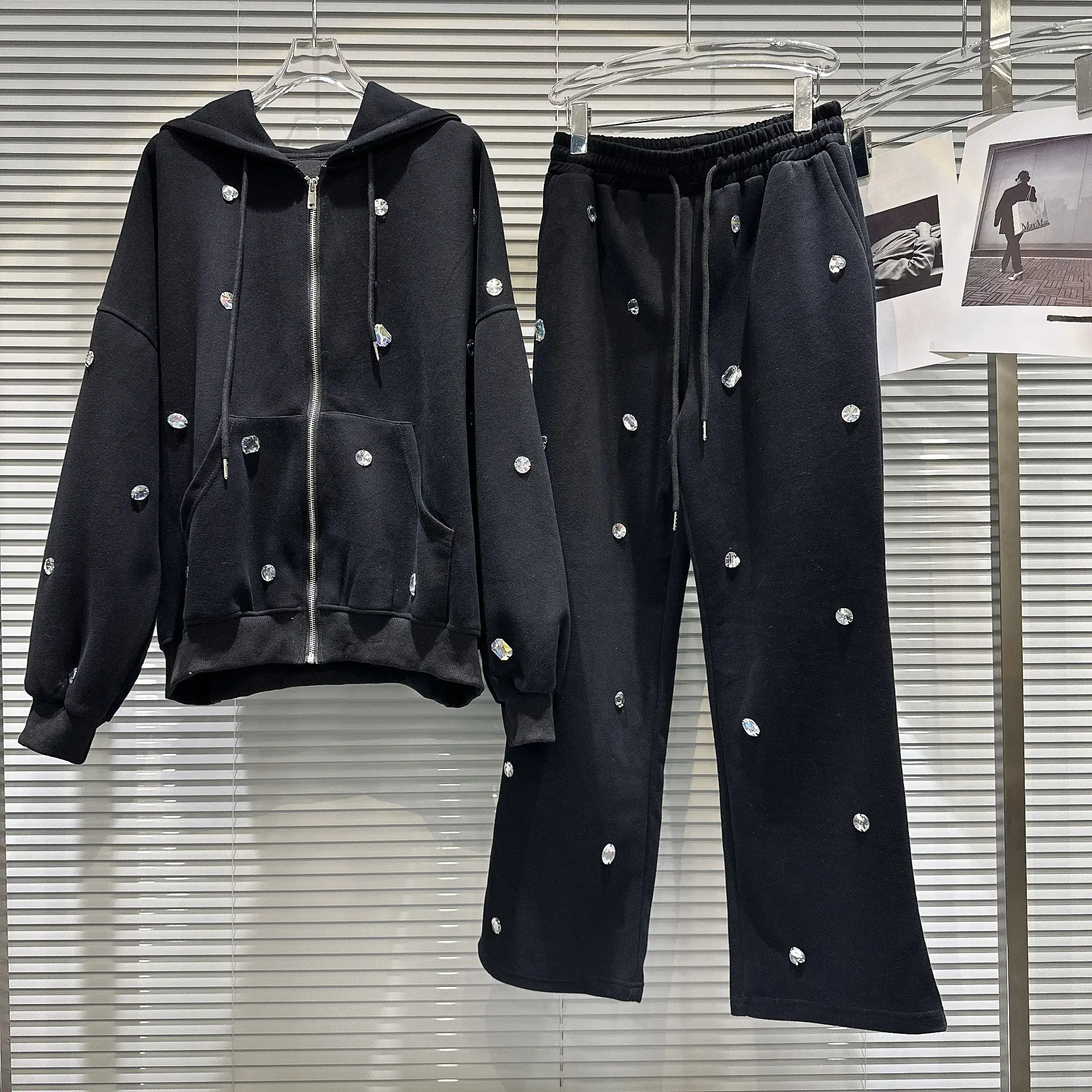 

Моющаяся толстовка с капюшоном и брюки с большими стразами, повседневная осень 2023, хлопковая смесь для женщин от 25 до 35 лет