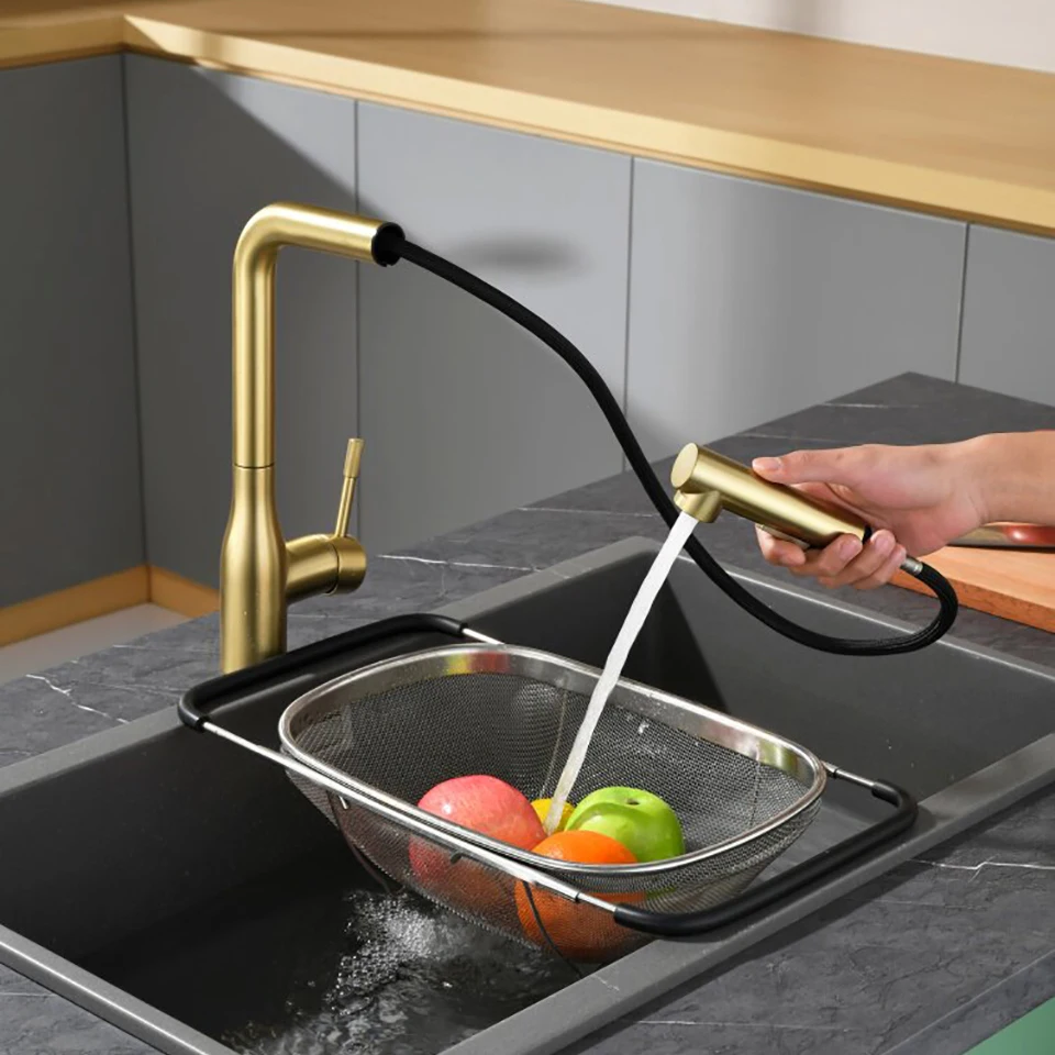Pull‑Out Solid Brass Kitchen Faucet 360° Swivel Spout, Single Handle Hot Cold Mixer Tap for Kitchen Island & Farmhouse Sink