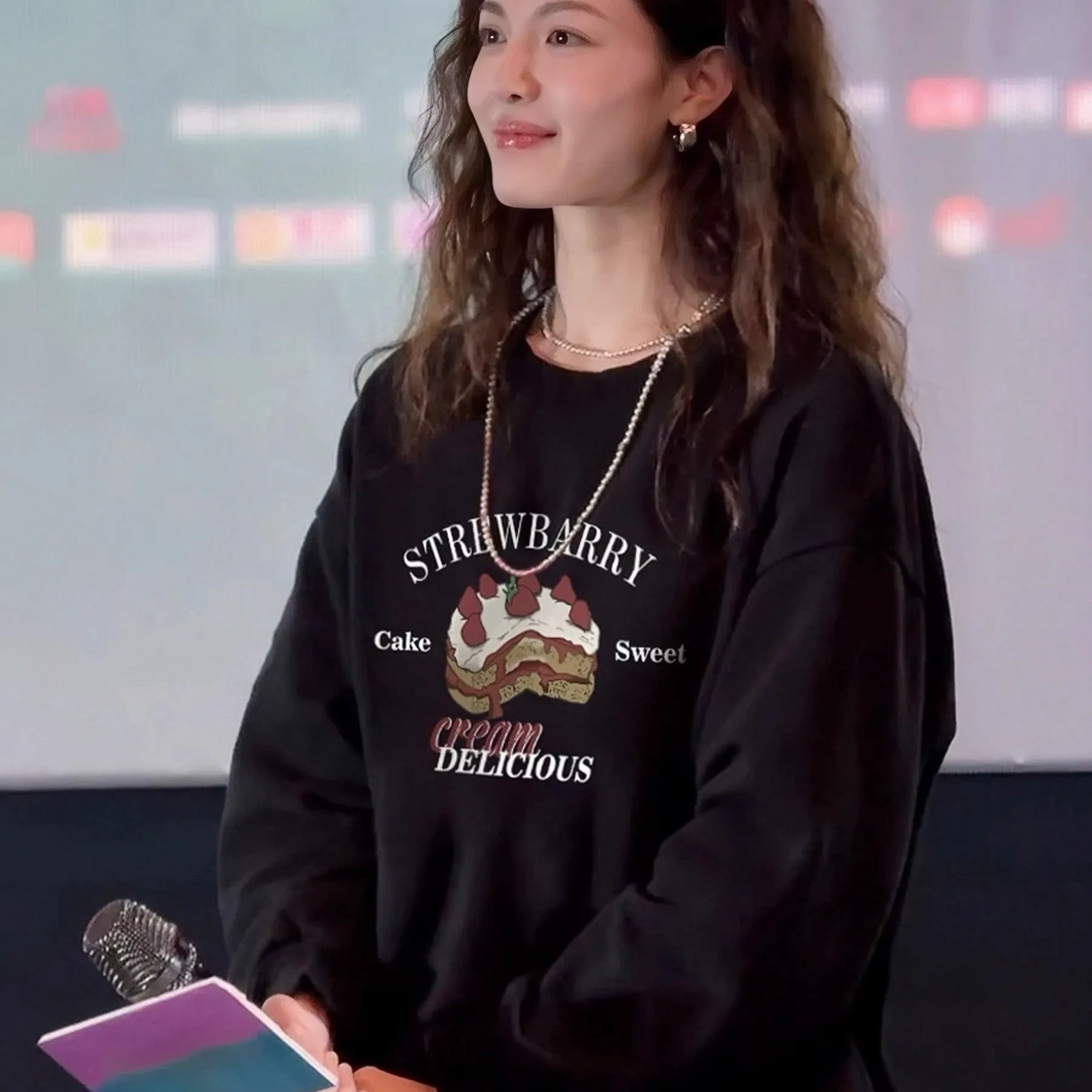 

Женский свитшот в американском ретро-стиле, черный, с круглым вырезом, осенне-зимняя верхняя одежда 2025 года, свободный крой, с длинными рукавами, для повседневной носки