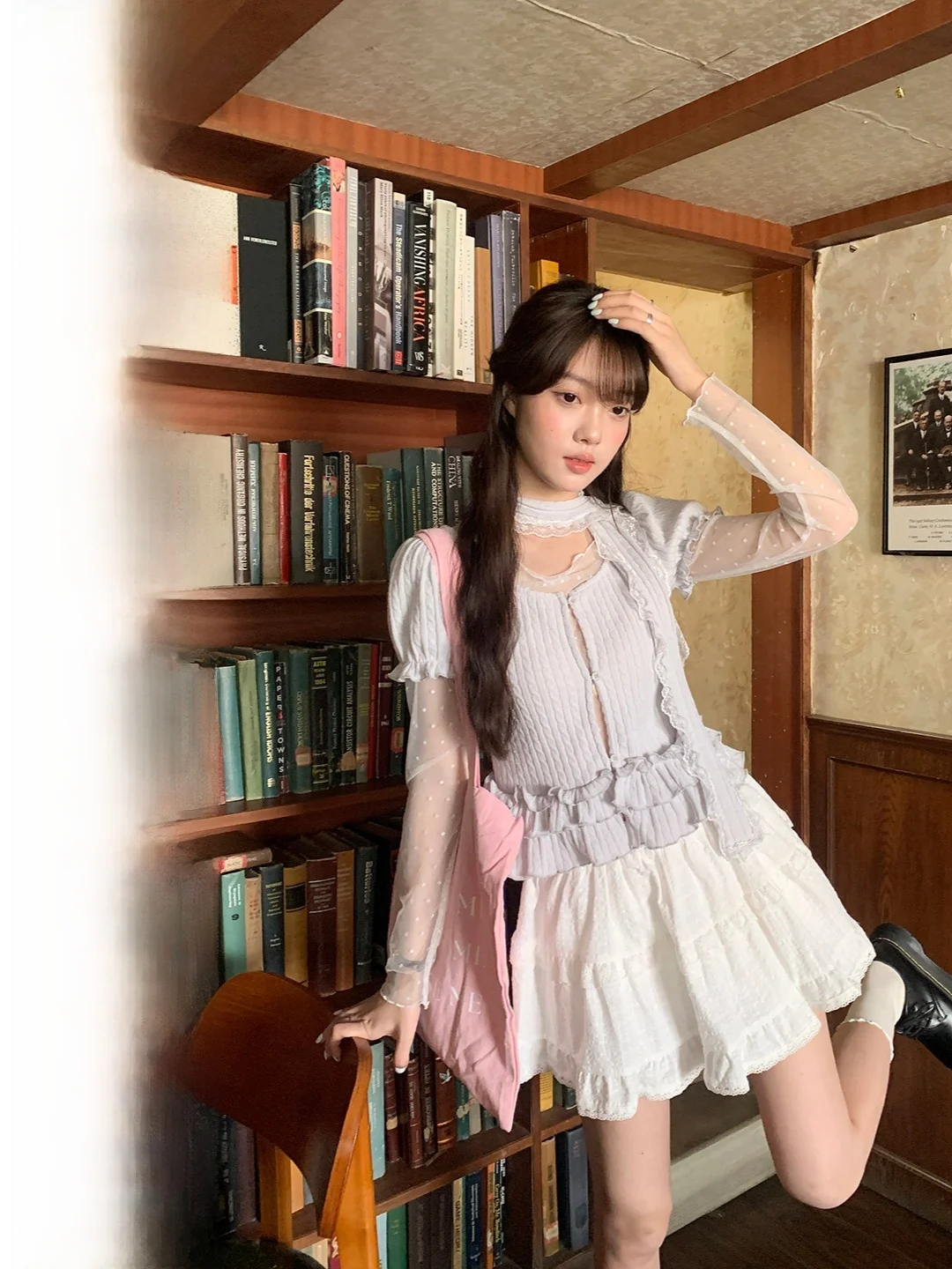 

Романтический комплект из двух предметов: женский топ из мягкого хлопкового бленда с коротким рукавом, сетчатой подкладкой и кружевной отделкой, в корейском нежном стиле.