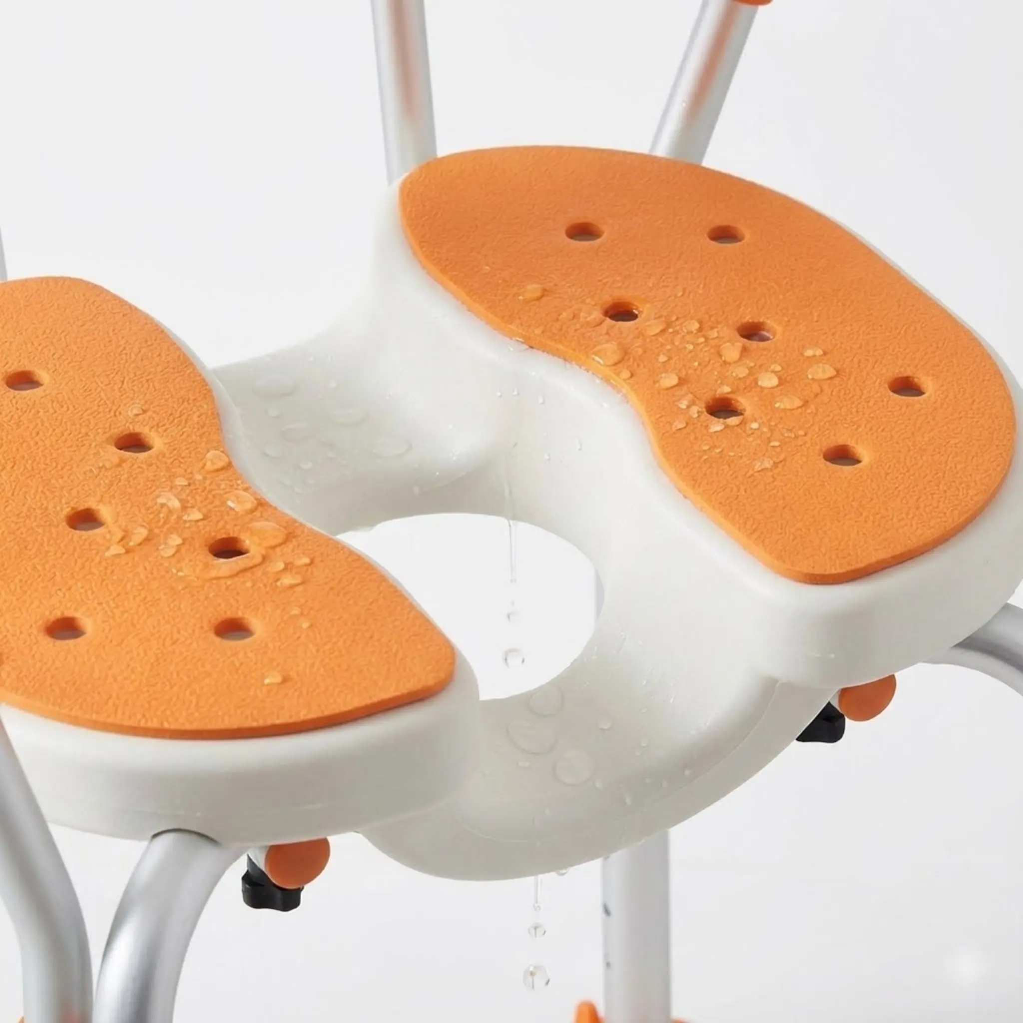 كرسي استحمام من الألومنيوم مع ظهر وأذرع قابل للتعديل بارتفاع غير قابل للانزلاق لكبار السن والمعاقين