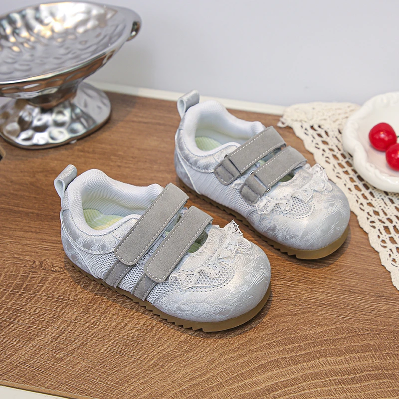 

Lightweight Casual Shoes for Children Soft Bottom Sports Footwear for Girls Suitable for Kindergarten Sneakers for Boys Kids
