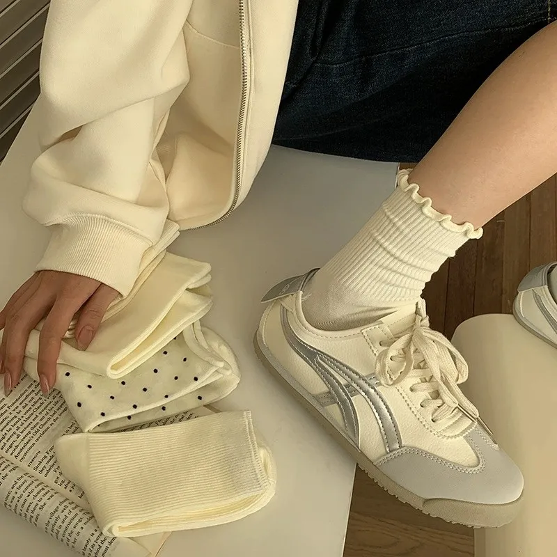 5 pares de calcetines de algodón de tubo medio blanco leche para mujer, calcetines de lunares con borde de hongo que absorben el sudor, transpirables, suaves y cómodos para todas las estaciones