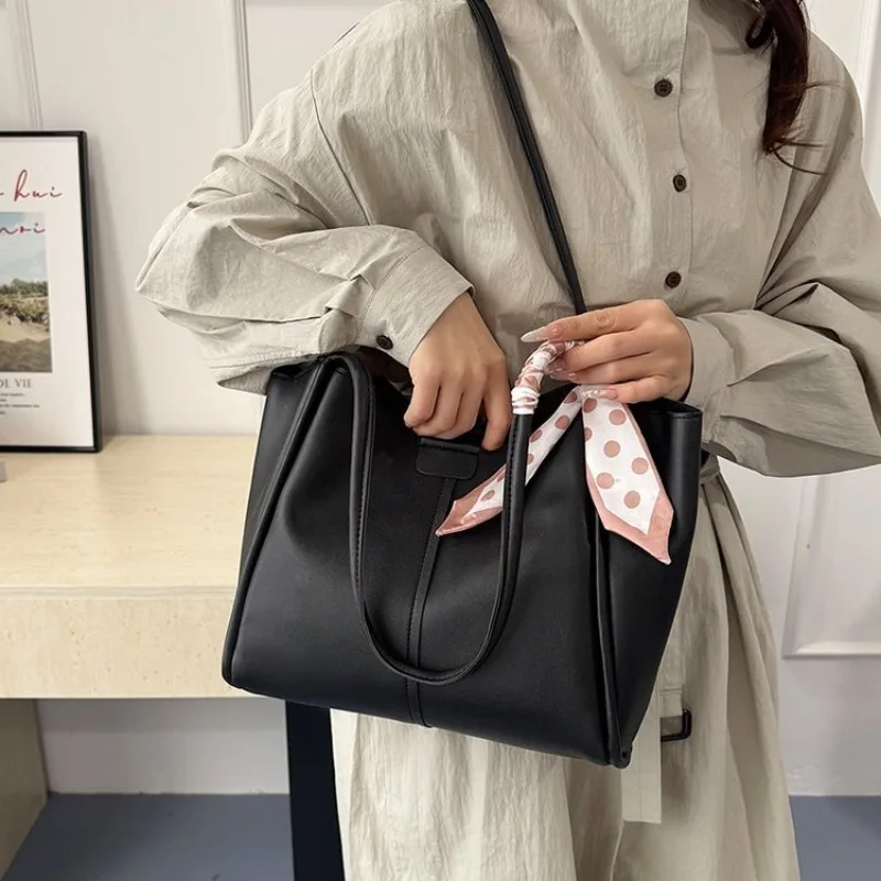 CEEKAY Damen-Tragetasche, cremeweiß, weiches PU-Leder, große Schulterhandtasche mit Schal-Detail und Beutel-Set, für den täglichen Pendelverkehr, lässig – Detail 18