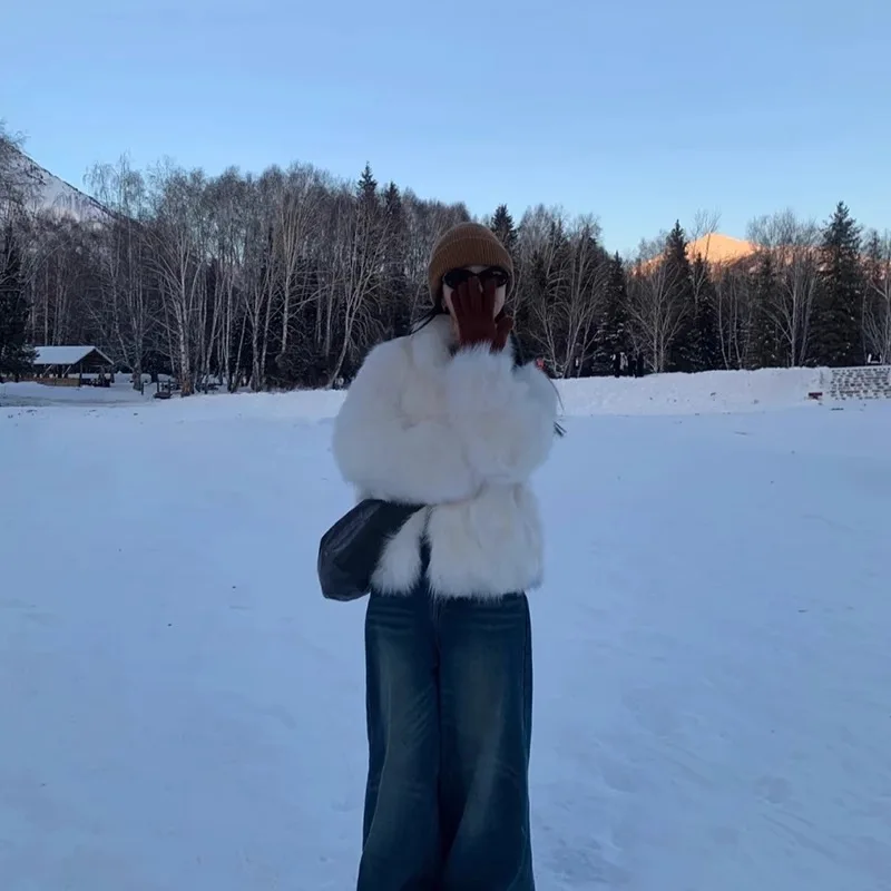 เสื้อโค้ทขนเฟอร์เทียมสำหรับผู้หญิง แจ็คเก็ตสั้นแบบเรียบง่าย ปกพับลง แขนยาว ซิปตรง สไตล์ลำลองสำหรับสุภาพสตรี ใส่ได้ทั้งในออฟฟิศและชีวิตประจำวัน สำหรับฤดูใบไม้ร่วงและฤดูหนาว ปี 2025