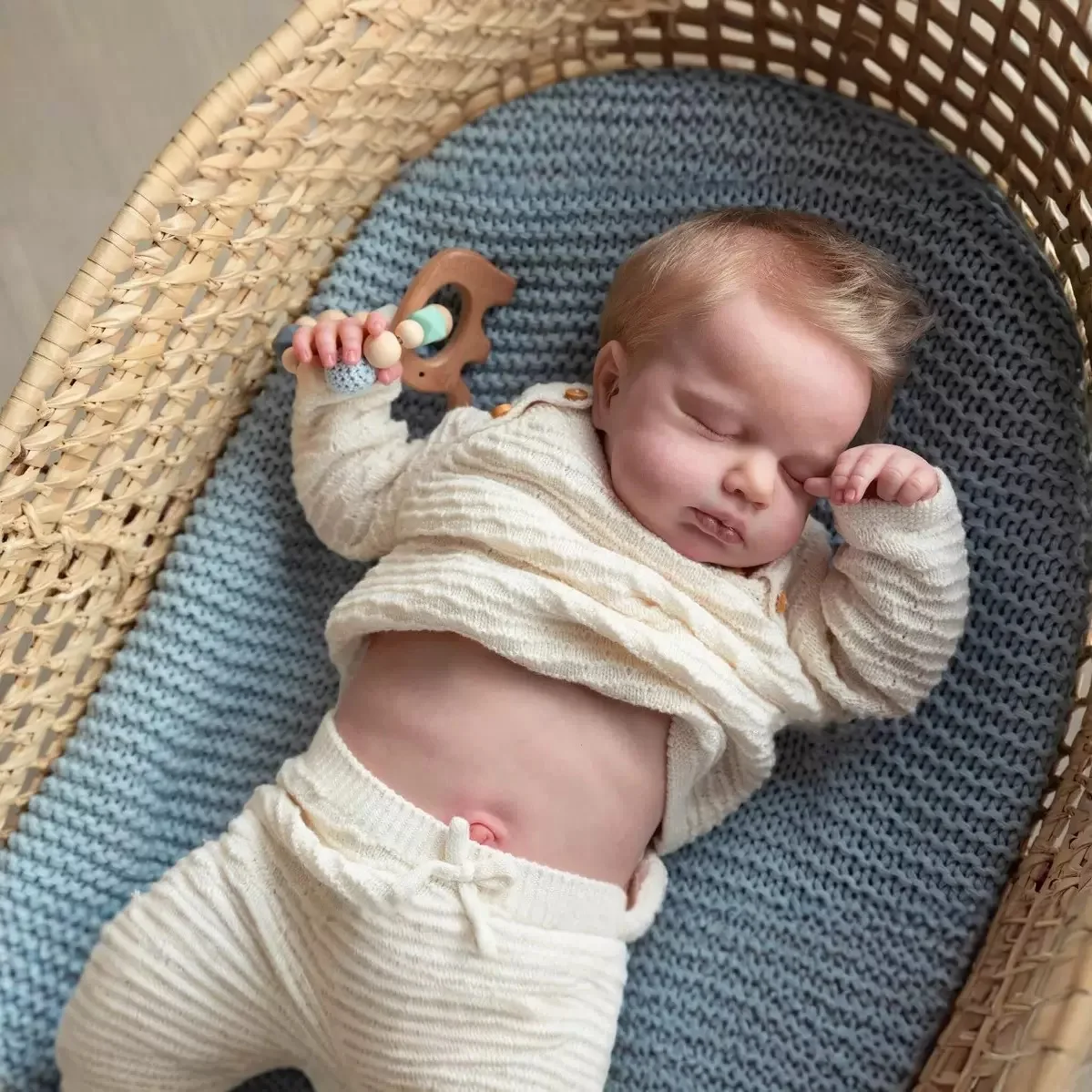 

19 inch LouLou Full Body Reborn Baby Doll Lifelike Soft Touch Cuddly Newborn Baby Doll Multiple Layers Painting 3D Skin