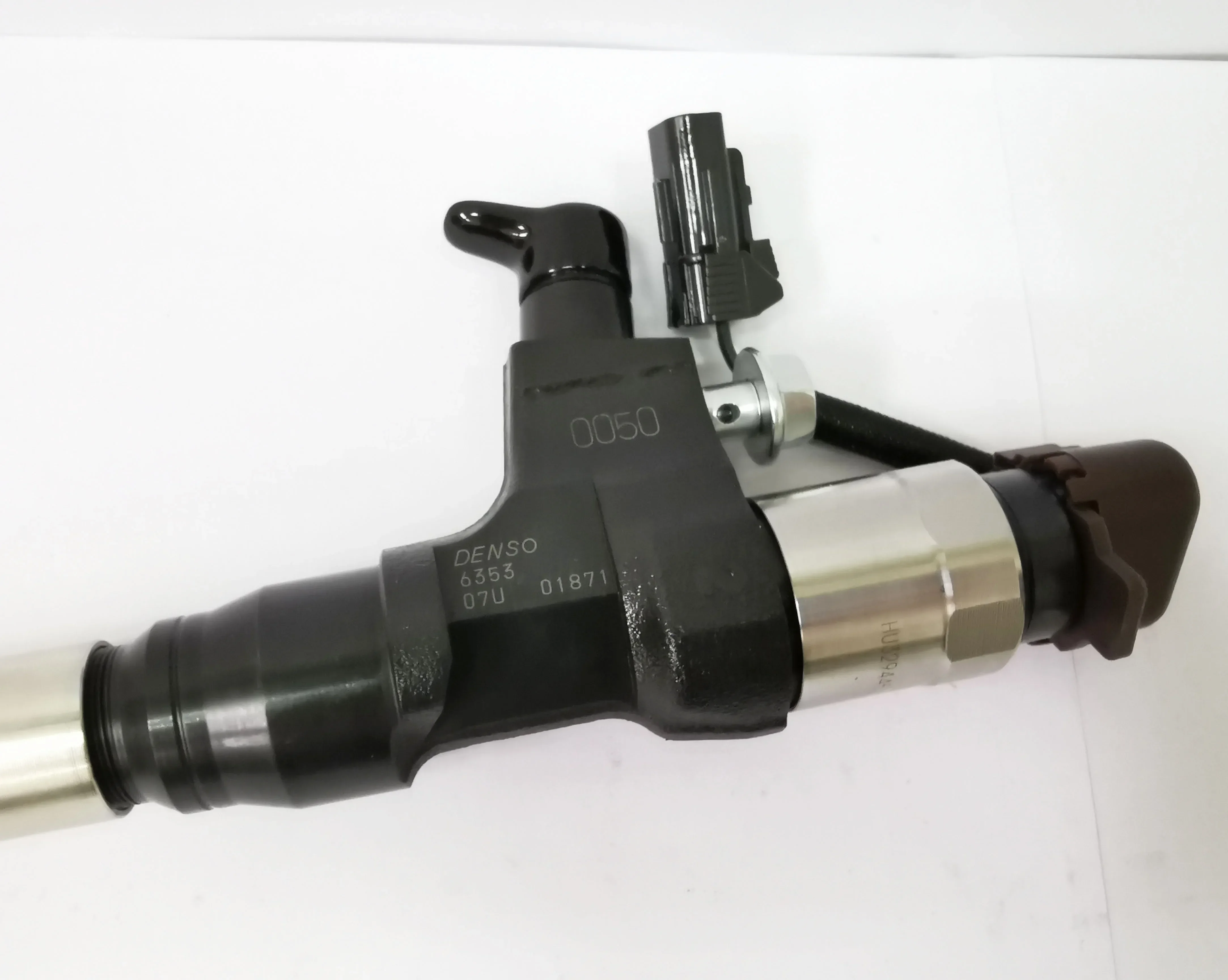 Construction Machinery Parts Common Rail Fuel Injector Denso For ISUZU Hino Engine Parts