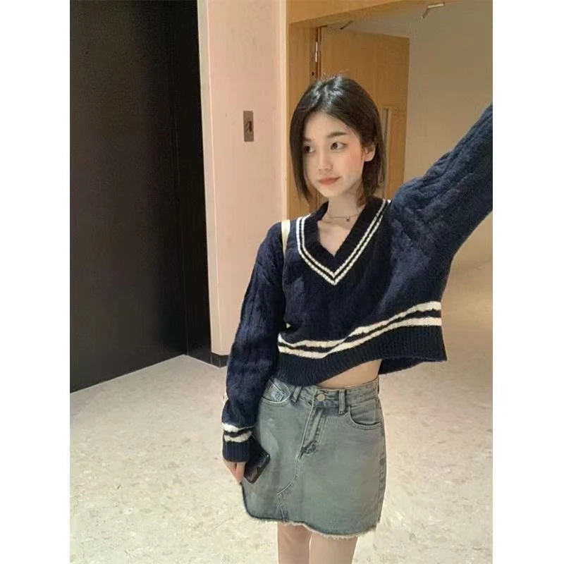 College Style Short Fried Dough Twists Contrast Round Neck Sweater Women\'s Autumn and Winter V Loose Knit Long Sleeved Sweater