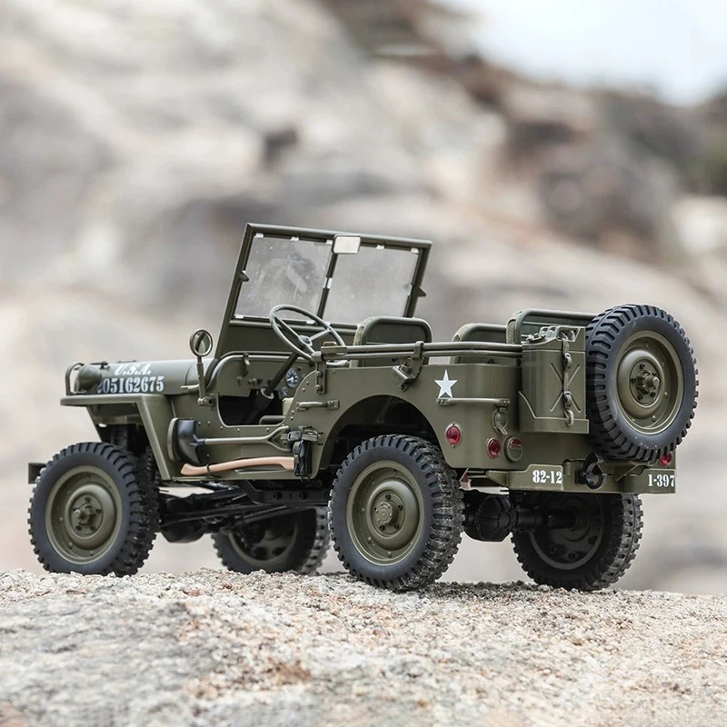 

RC Climbers look like real Willis, super sized remote-controlled off-road climbing car, four-wheel drive electric model toy car