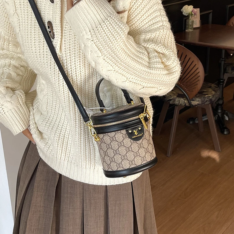 

Classic Ladies Soft Fabric Bag Shoulder Bag Compact Tote Bag for Office Work