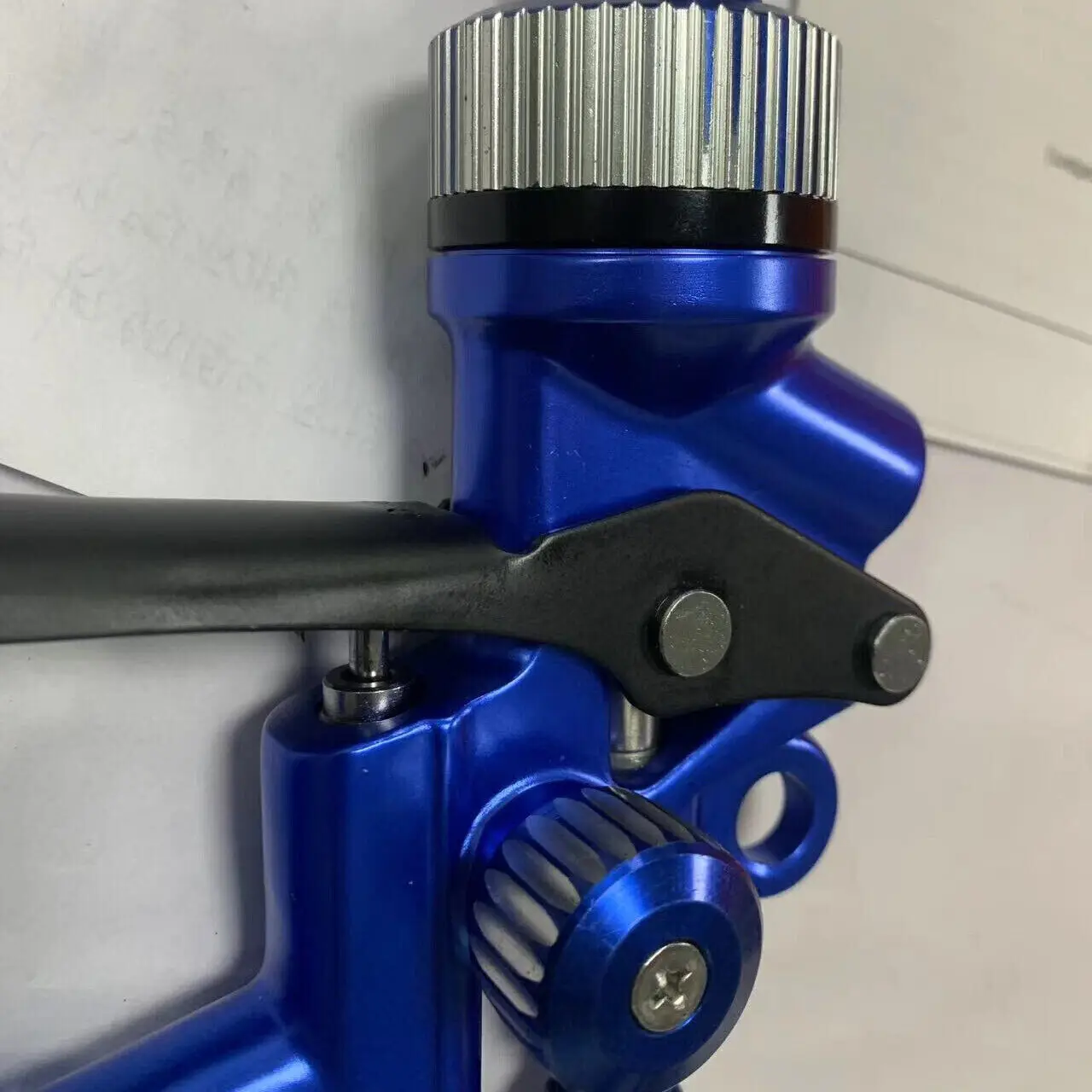 Blue HVLP Gravity Automobile Spray Gun 5200B with 1.3mm Nozzle and 600ml Cup(Quick delivery)