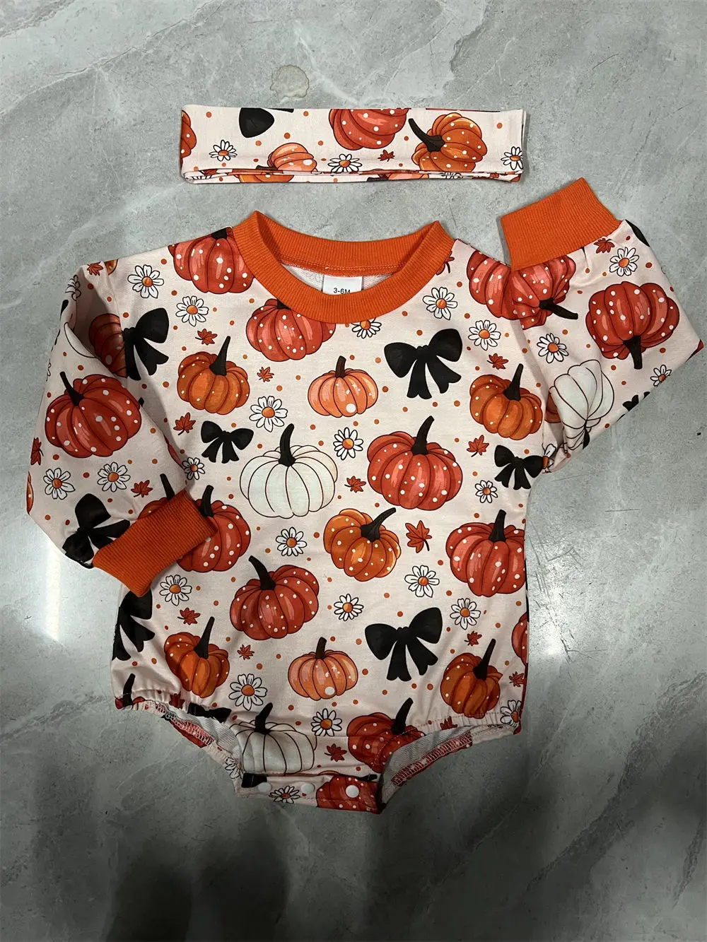 

Наряд для новорожденной девочки, комбинезон с длинным рукавом, круглым вырезом, бантом и принтом тыквы, с лентой для волос, одежда для Хэллоуина