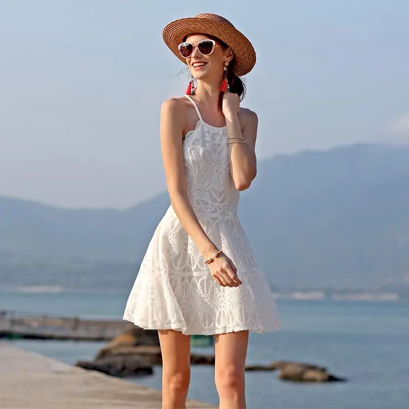 Vestido de praia de férias viagem sem costas mini bonito cinta de espaguete vestido de renda branco curto vestido de baile