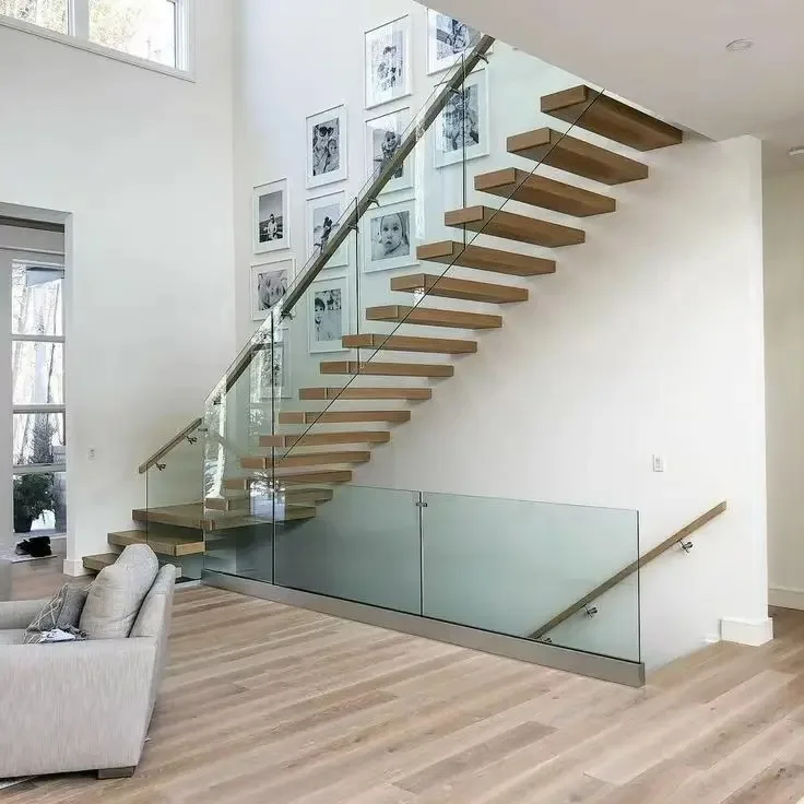 Сборная современная внутренняя металлическая лестница