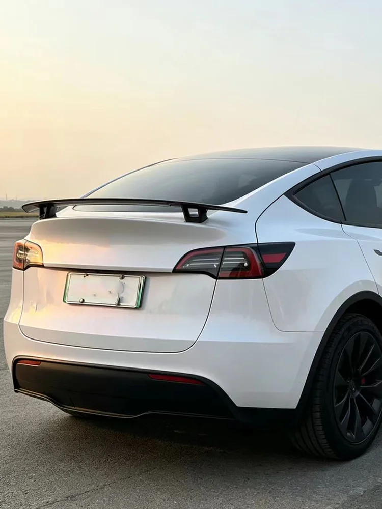 

Suitable for Tesla 2020-2025 Y-shaped rear trunk lip shaped rear spoiler, high-quality carbon fiber MK body kit, tail wing