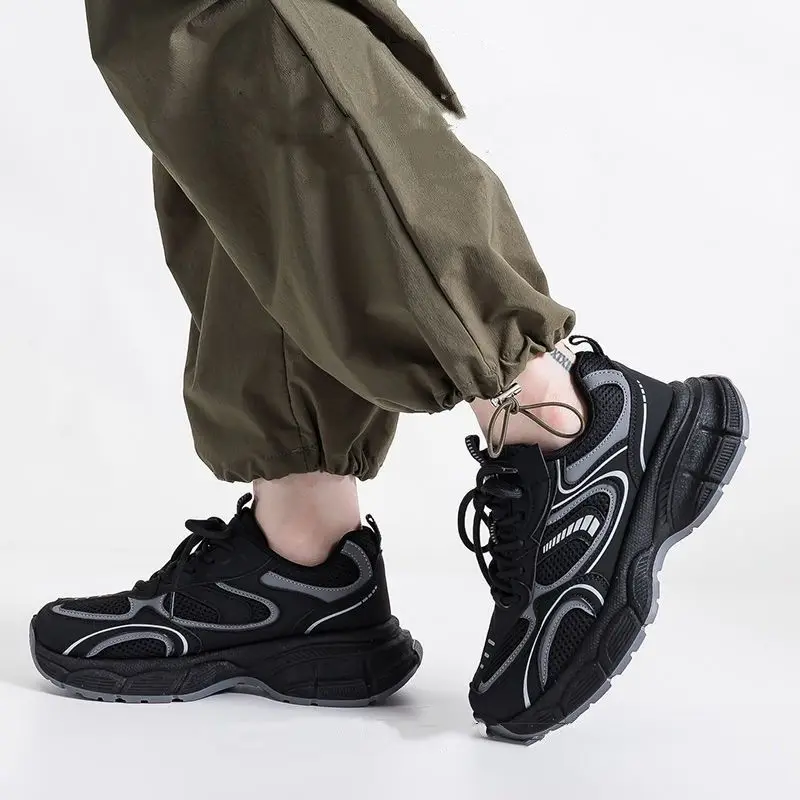 أحذية رياضية Clunky 2025 للربيع والخريف للنساء نعل سميك خفيف الوزن أحذية رياضية كاجوال للطلاب أحذية مكتنزة كلاسيكية