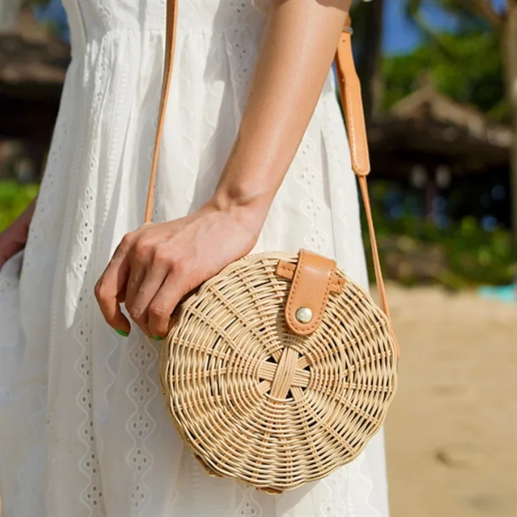 

Fashion Thick Chains Rattan Conch Women Shoulder Bags Design Wicker Woven Handbags Luxury Summer Beach Straw Bag Bali Purse 2024