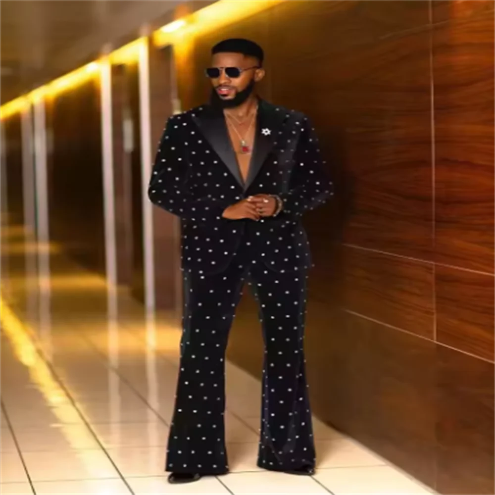 

Роскошные мужские свадебные костюмы с остроконечными лацканами, смокинги из бисера для жениха, комплект из 2 предметов, бордовый бархатный пиджак, брюки для вечеринки, выпускного вечера, индивидуальный заказ