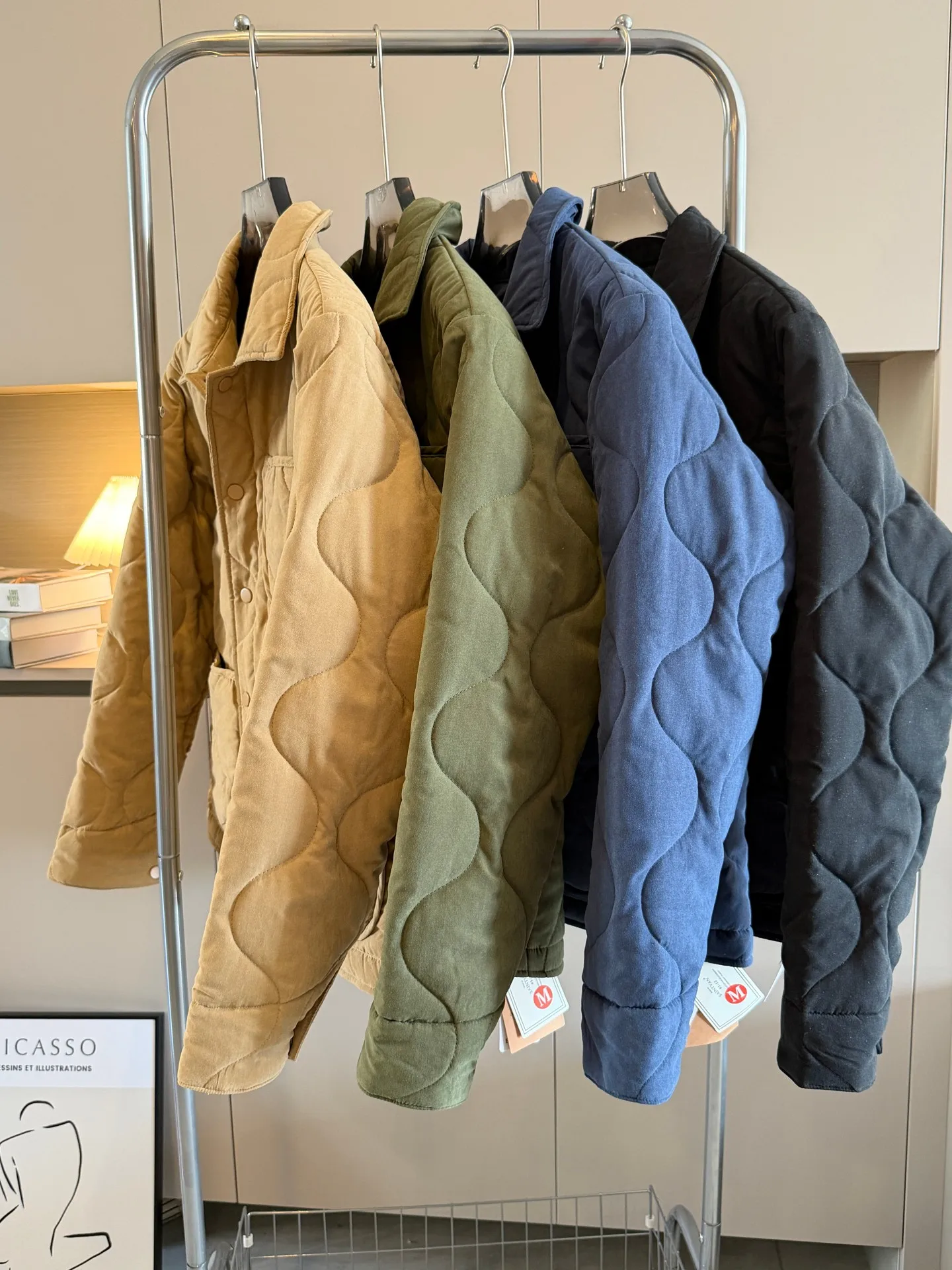 

Ретро-куртка в американском стиле из персикового вельвета для мужчин, осенне-зимняя, повседневная, теплая, с хлопковой подкладкой, воротником-стойкой, длинными рукавами, модная.