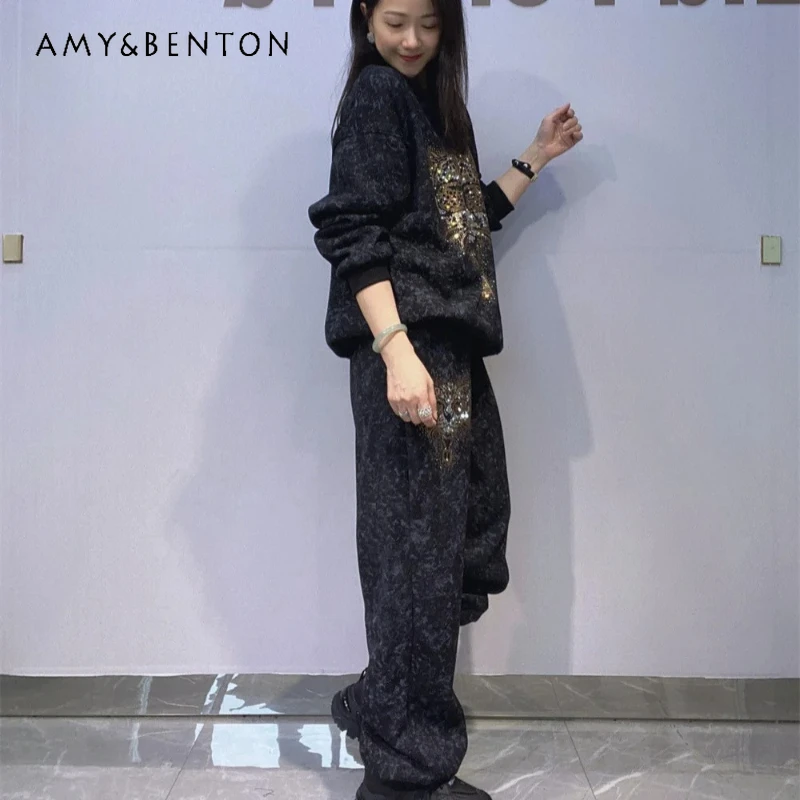

Fleece Lined Thickened Loose Fit Two-Piece Suit Sportswear 2025 Winter New Rhinestone Crew Neck Sweatshirt Trousers 2pcs Set