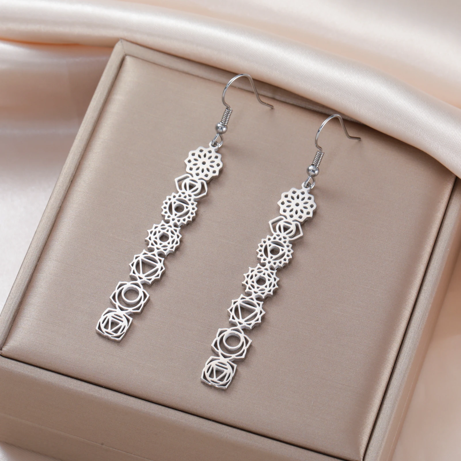 Cazador 7 شقرا زهرة انخفاض الأقراط الطويلة للنساء الفولاذ المقاوم للصدأ اليوغا التأمل مجوهرات أقراط تميمة حماية هدية