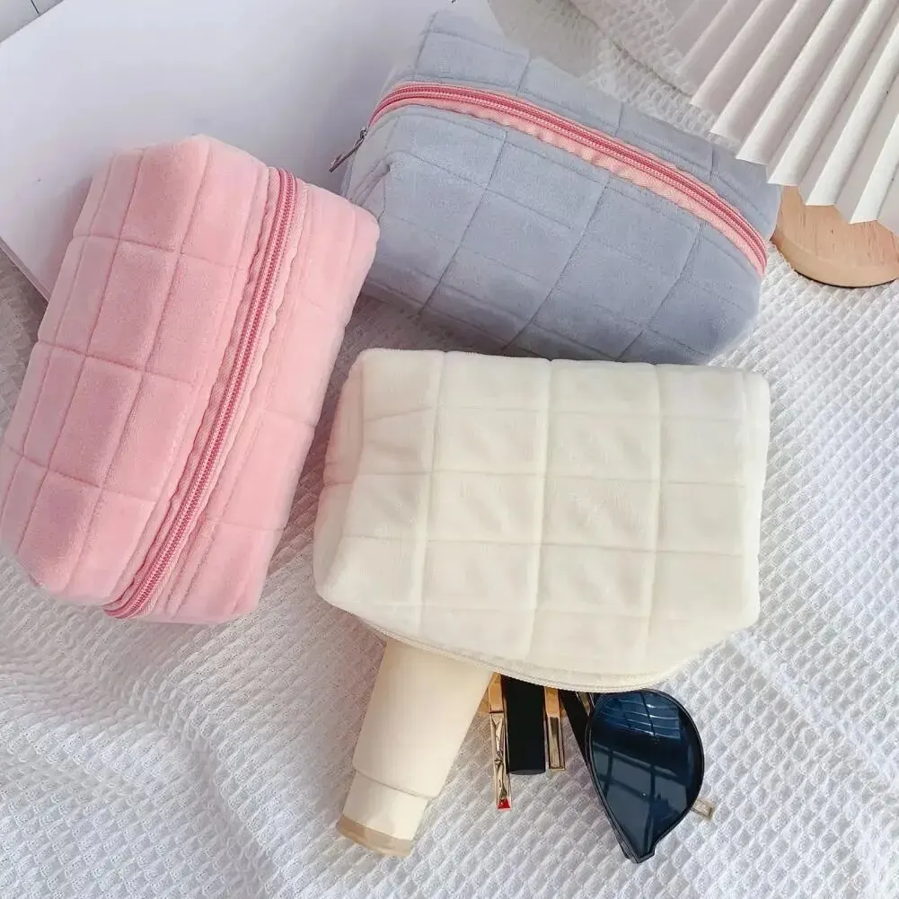 Cosmetic Bag Travel Make Up Toiletry Bag Washing Pouch for Trip Multifunctional Soft Plush Fluffy Large Capacity Zipper Closure