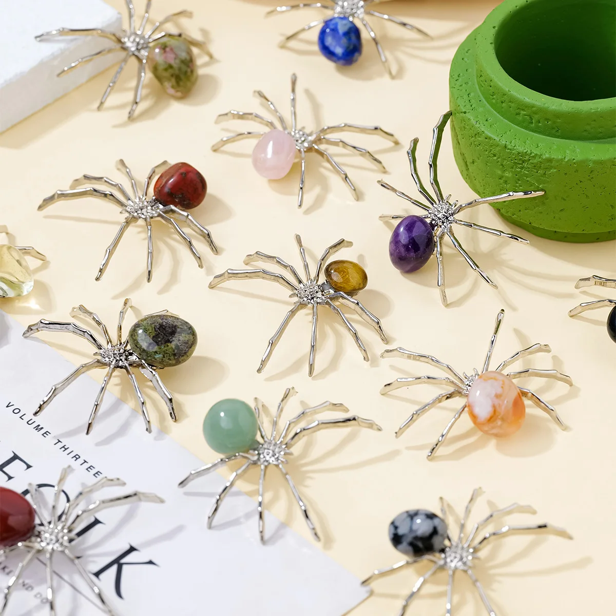 1 Pc Natural Crystal Tumbled Stone Spider Figurine – Halloween Prop, Home Desktop Decor, Handcrafted Ornament, Halloween Gift